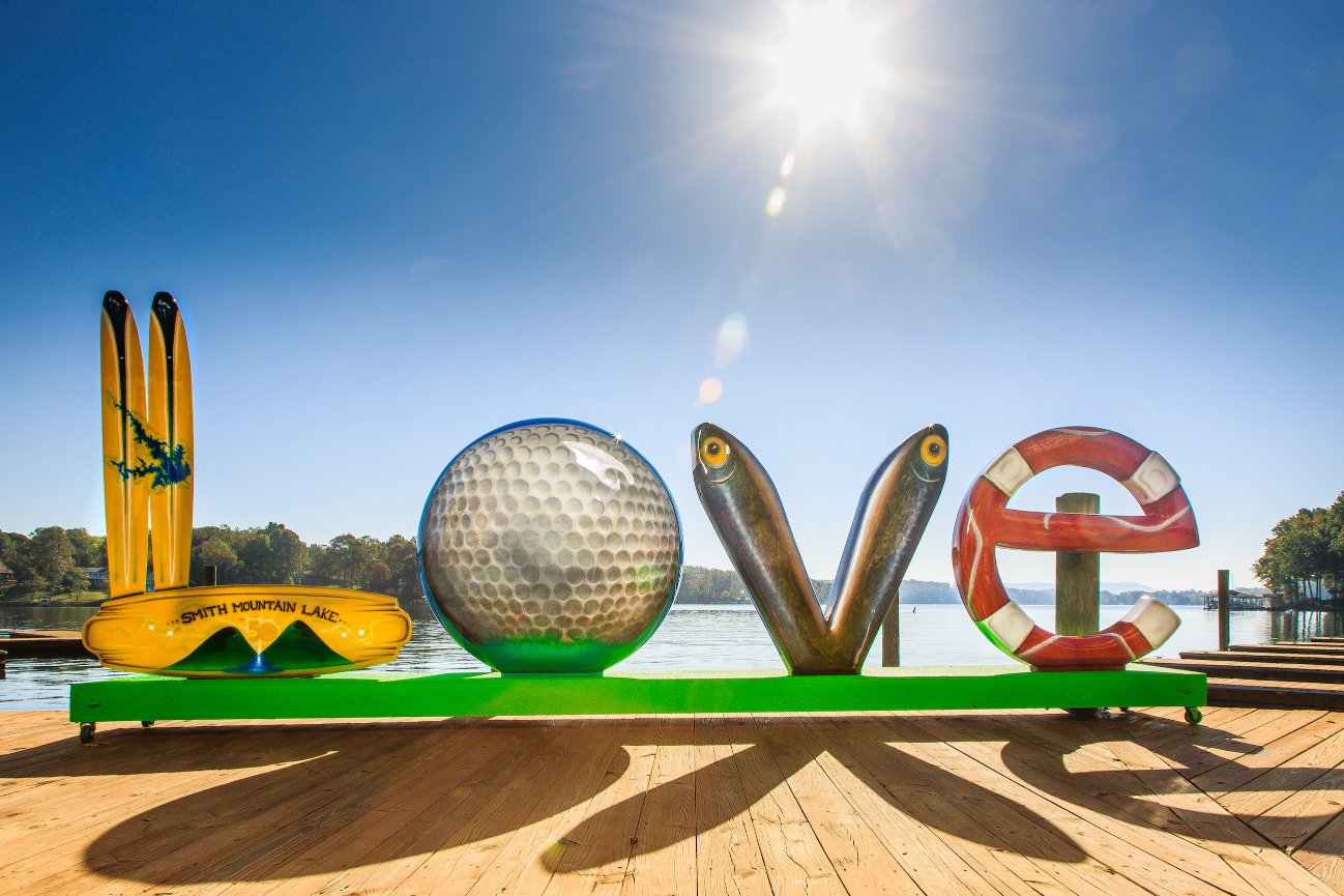 Cover of the Smith Mountain Lake Visitor Guide 2017