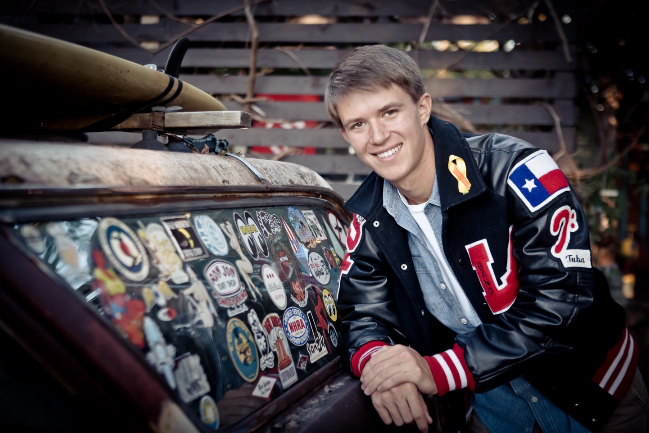 high-school-boy-senior-photos-houston-football-letter-jacket-The-Shack