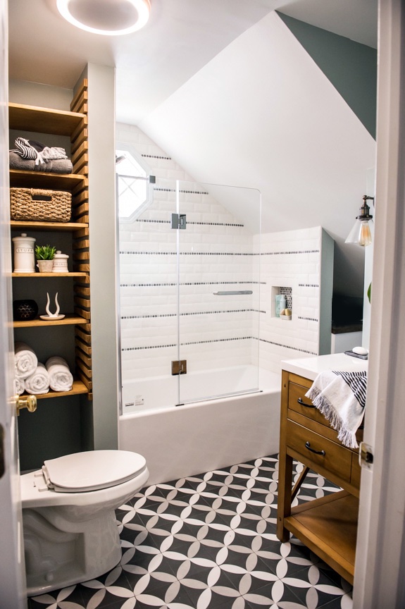 Lakeside Bathroom - Sixth Street Design Studio