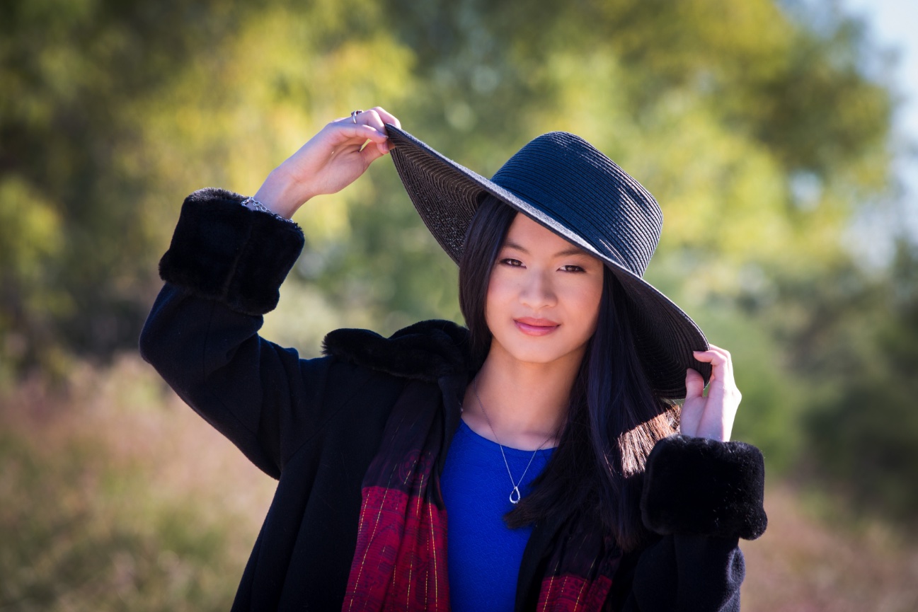high-school-girl-senior-photos-houston-feild-tall-grass-flowers