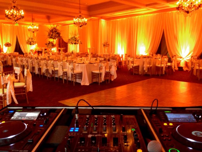 The Ledges Metropolitan DJ Lighting Decor