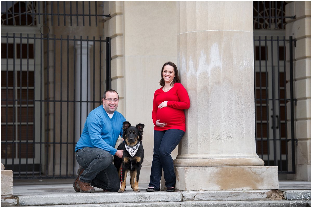 pregnancy photo outside with dog