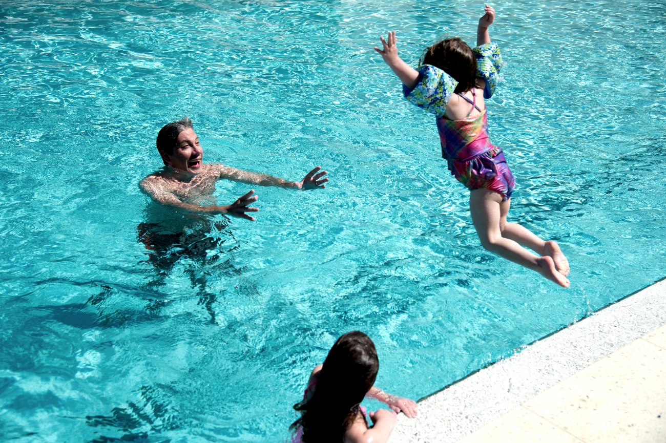 Family Portraits - Pool fun in Florida