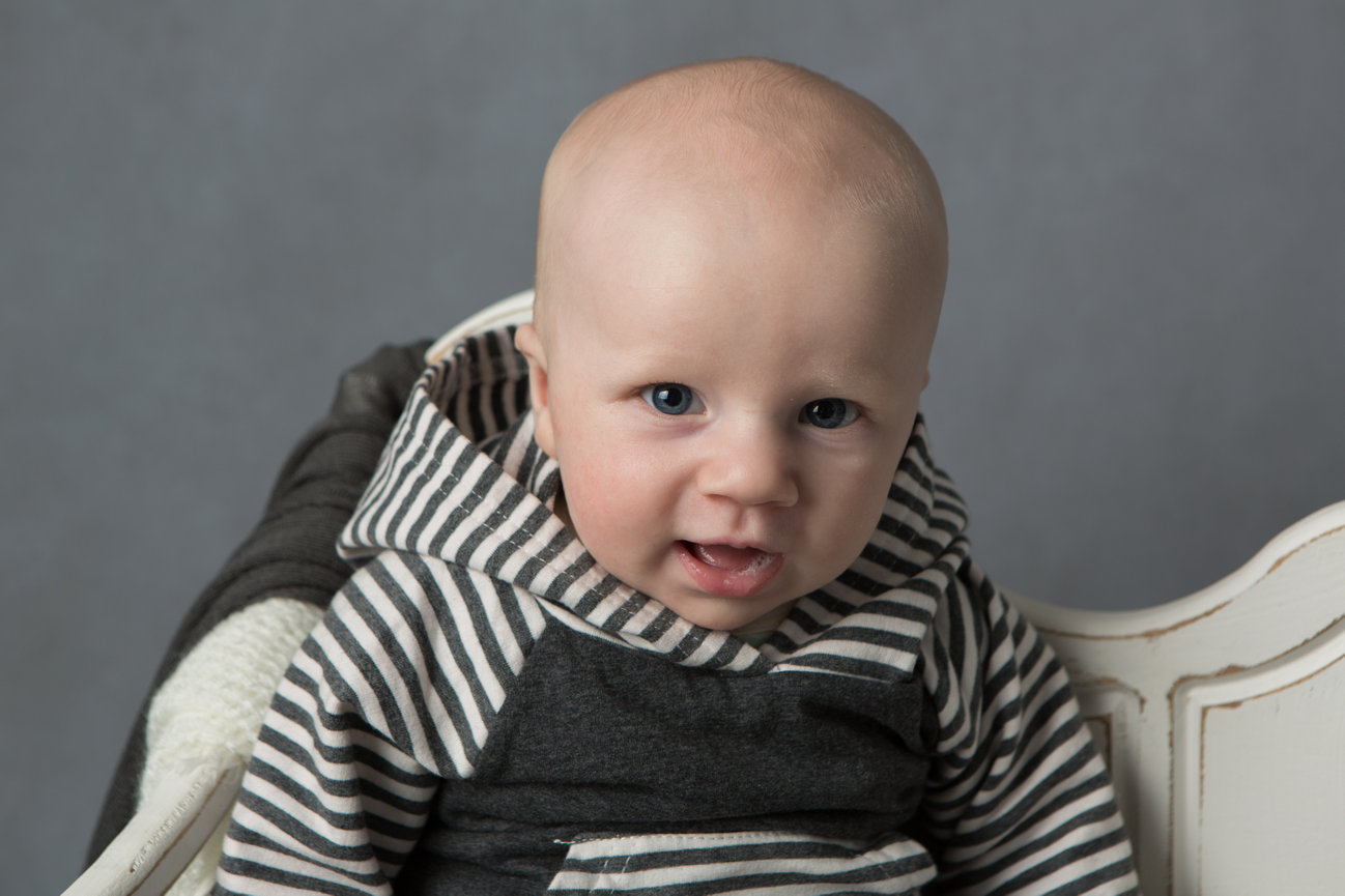 Hailee's Studio Maternity Session - Augusta, Wisconsin