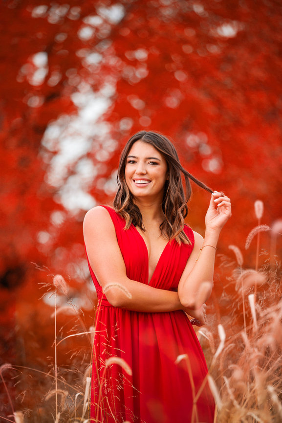 Senior Session Scheduling: Navigating the Seasons for the Perfect Photoshoot