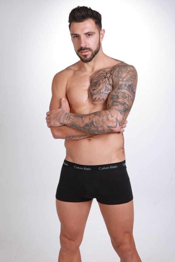 🎁 When You’re Not Sure What Size… Get Her a Boudoir Session! 💋