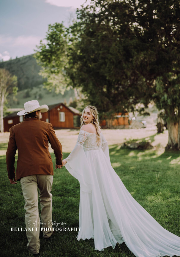 Nick and Eva Sweet Water Hollow Salmon Idaho Idaho Wedding