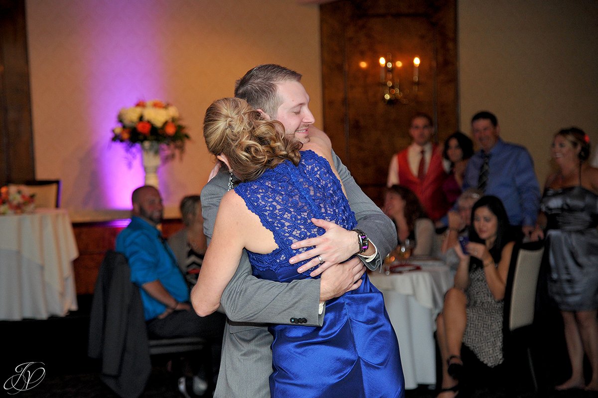 groom's first dance with his mother