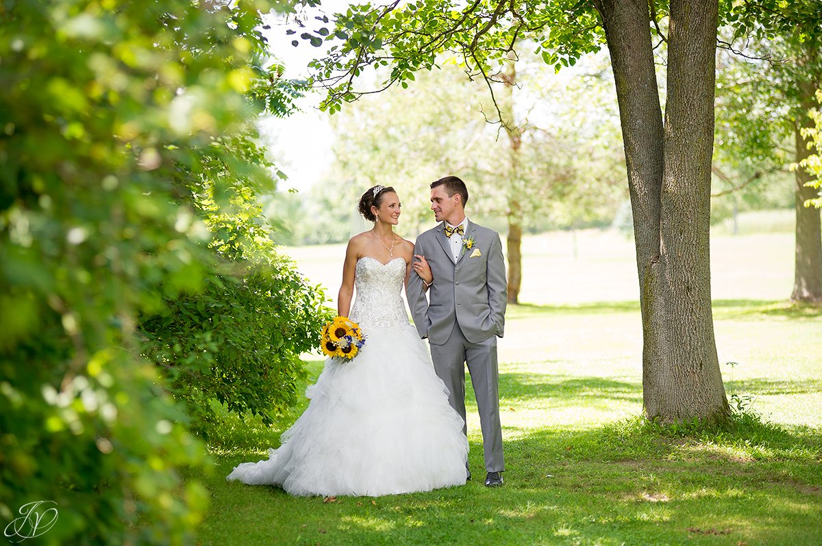 bride and groom scenic golf course