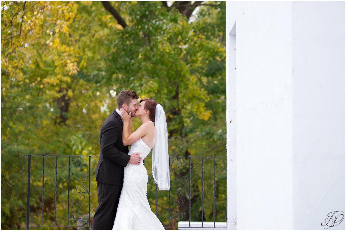 bride and groom kissing scenic fall glen sanders mansion wedding