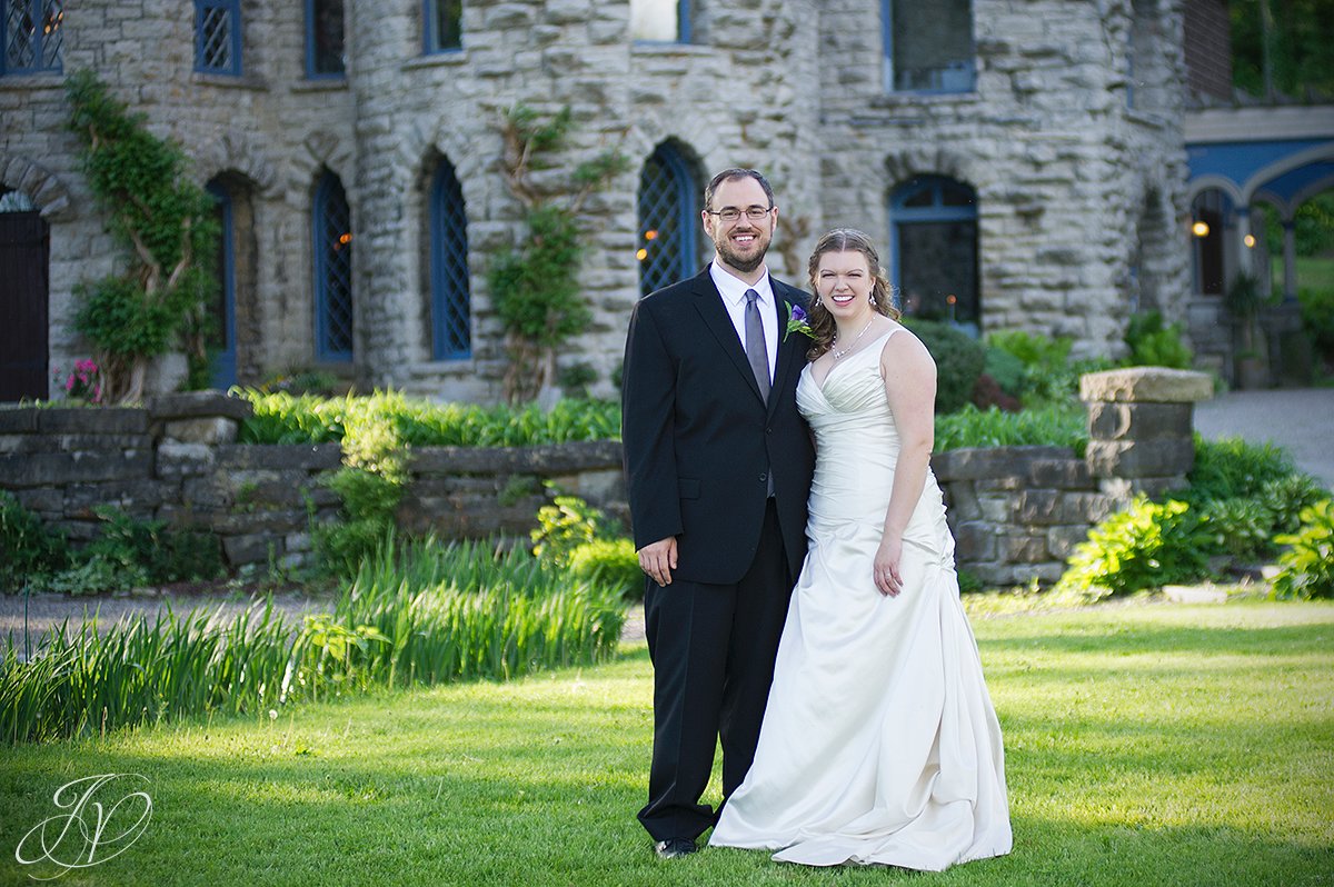 bride and groom at beardlee castle, bride and grrom portrait, beardslee castle outside ceremony, capital region wedding photographers, albany wedding photographer