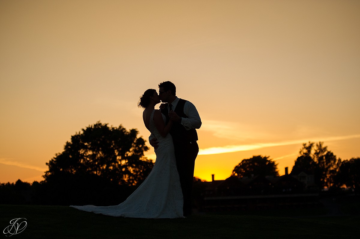 sunset silhoutte bride and groom