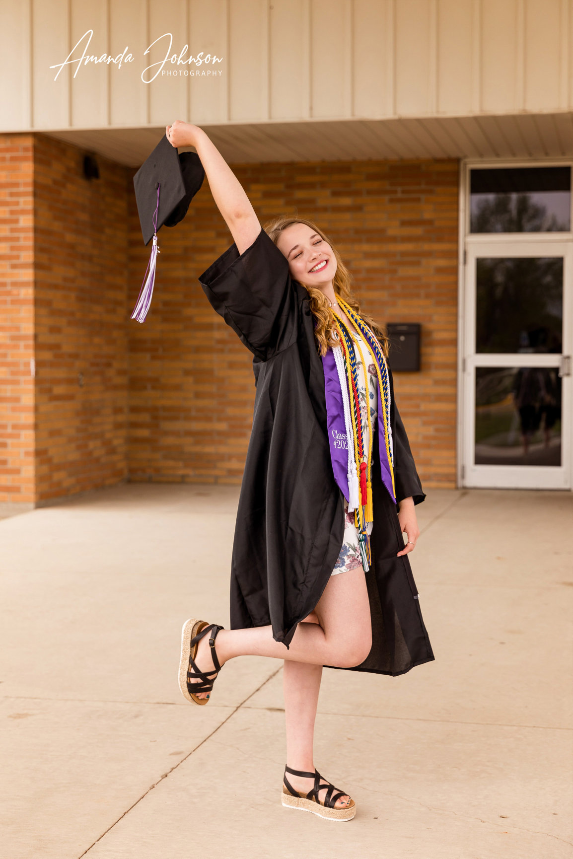 Reasons why you should have a cap and gown photo session before graduation