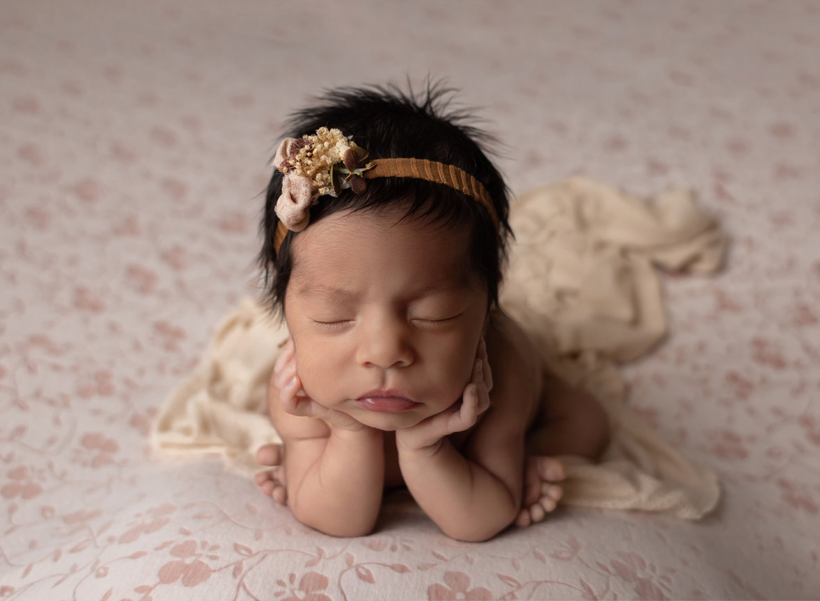 Newborn photographer session in Harlingen, TX