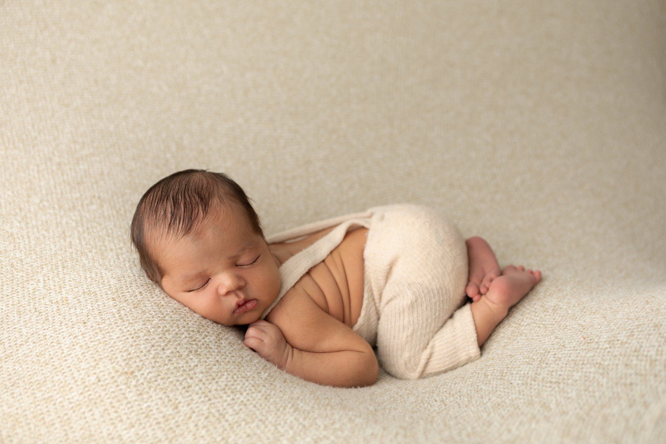 ontario ca newborn photographer,ontario ca newborn photography, ontario studio photographer, Ontario newborn photography, ontario maternity session, ontario baby photo session, ontario cake smash photographer,