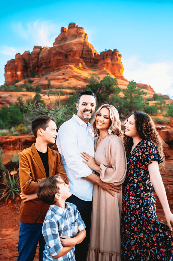 Best Sedona Family Portriate , family photography session with Summer Elizabeth photography Phoenix AZ