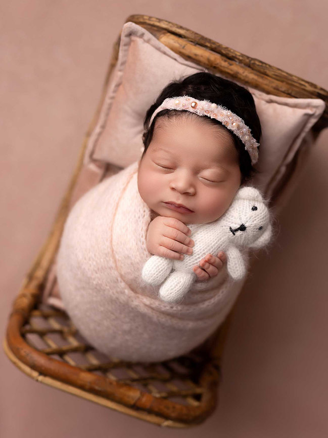 connecticut newborn photographer, newborn photography near me, newborn portraits connecticut, milestone portrait sessions near me