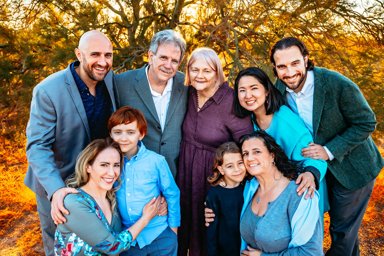 Extended family picture, family photography session with Summer Elizabeth photography