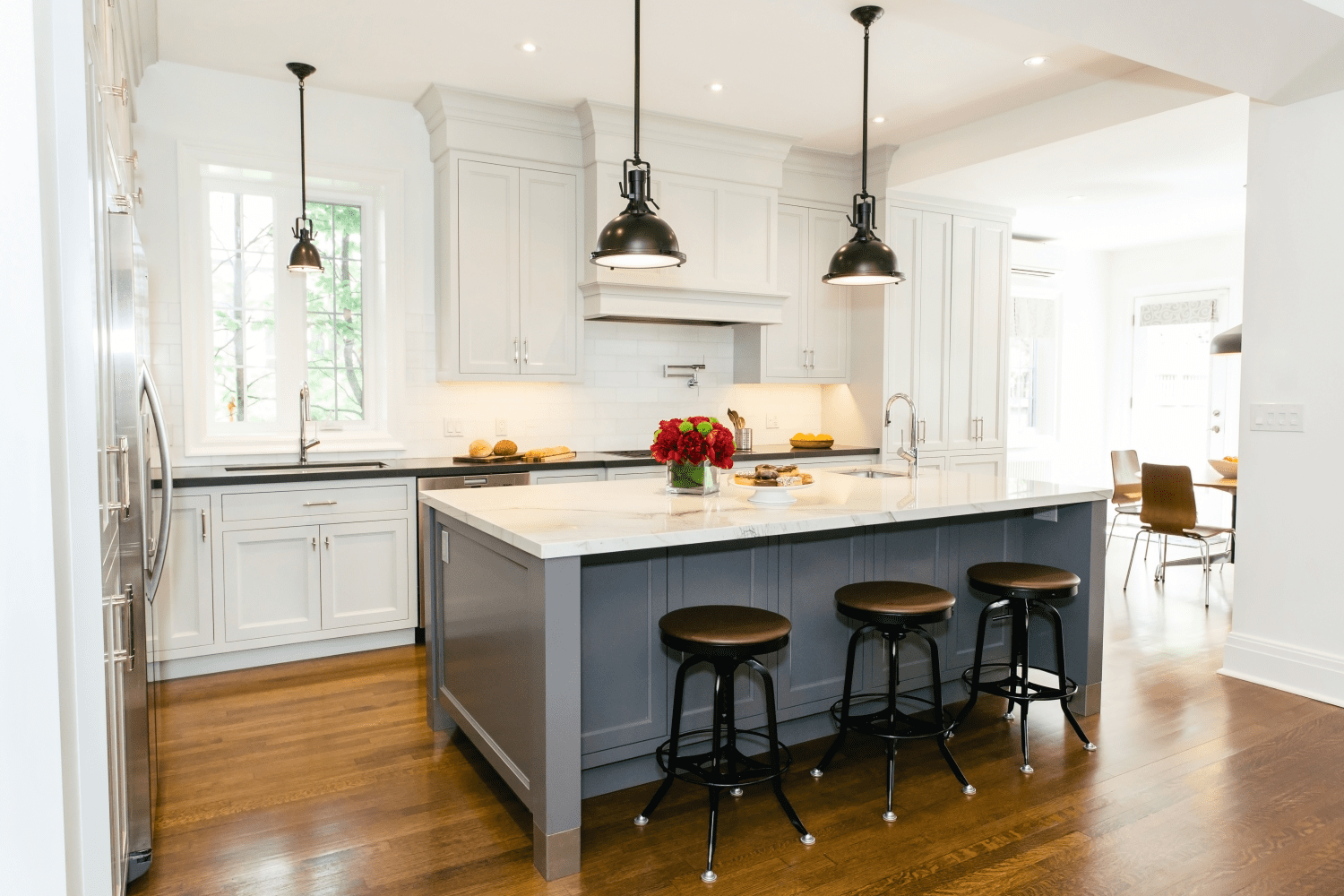 Kitchen Island Essentials: Things to Consider When Choosing an Island ...